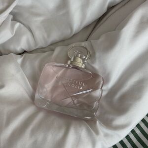 Estée Lauder Beautiful Magnolia Perfume